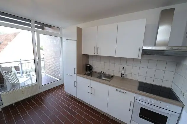 Üç Kişilik Oda, Sigara İçilmez