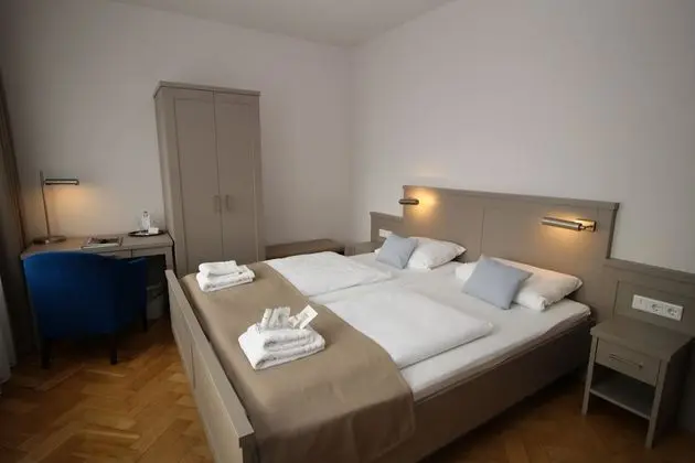 Büyük Yataklı Tek Kişilik Oda