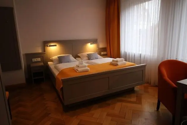 Büyük Yataklı Tek Kişilik Oda