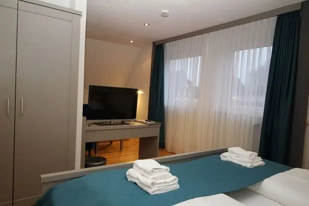 Büyük Yataklı Tek Kişilik Oda