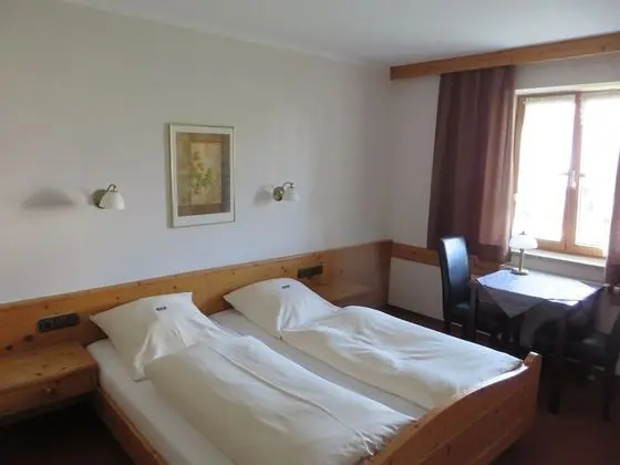 City Tek Büyük Yataklı Oda