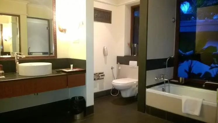 Kral Dairesi, Havuz Manzaralı