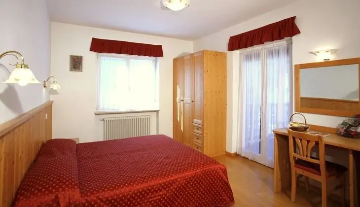 Üç Kişilik Oda
