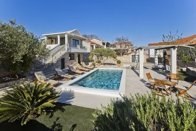 Villa (Two Bedroom Villa with Swimming pool)