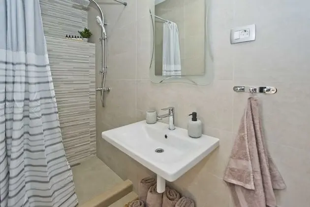 Villa (Two Bedroom Villa with Swimming pool)