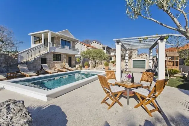 Villa (Two Bedroom Villa with Swimming pool)