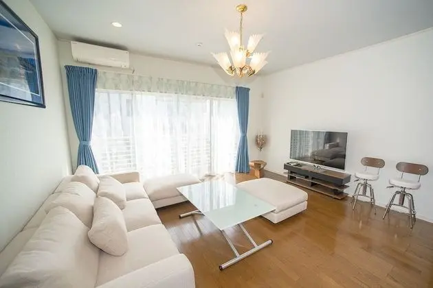 Ev (Private Vacation)
