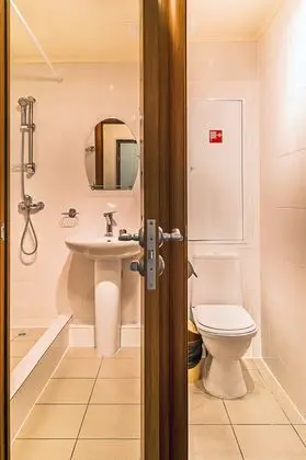 İkiz With Shared Bathroom