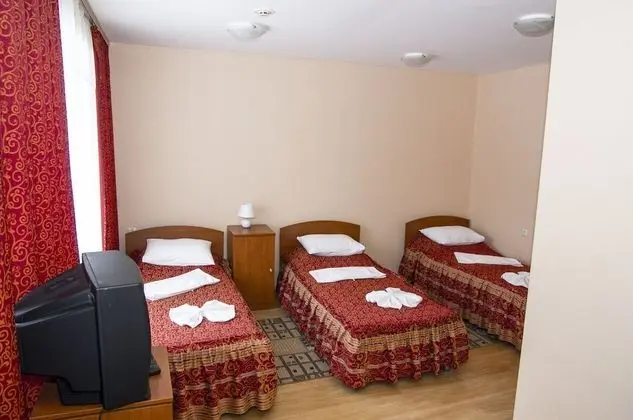Üç Kişilik Oda
