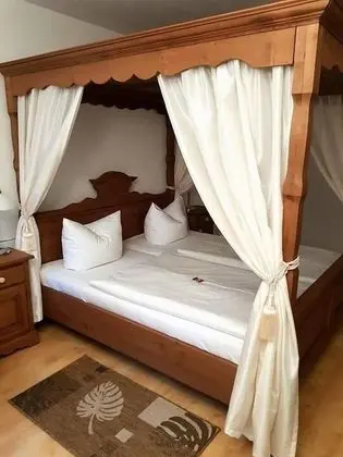 Romantic Tek Büyük Yataklı Oda