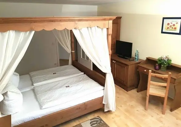 Romantic Tek Büyük Yataklı Oda
