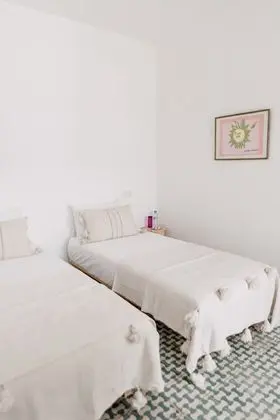 Junior Tek Büyük veya İki Ayrı Yataklı Oda