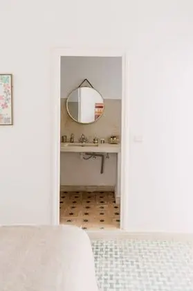 Junior Tek Büyük veya İki Ayrı Yataklı Oda