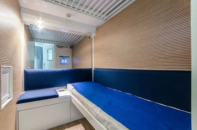 Basic Tek Kişilik Oda (Capsule - Public Bathroom in Apt)