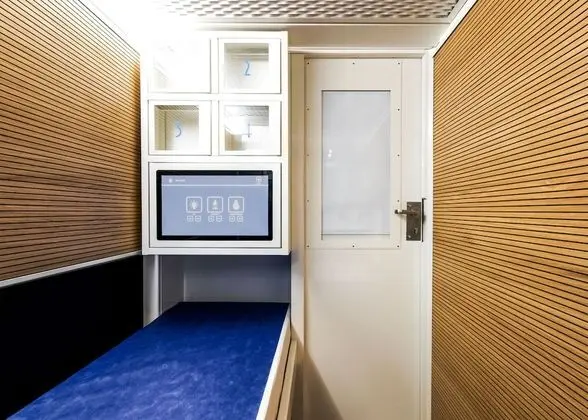 Basic Kulübe, Ortak Banyo